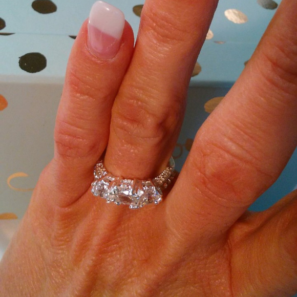Simulated Diamonds Wedding Engagement Ring - Picture 6 of 8